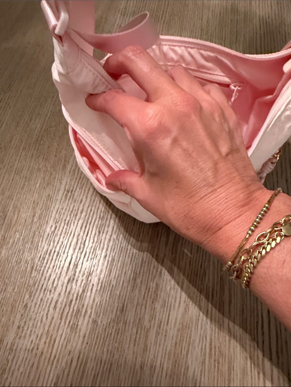 Lululemon small slouchy sling 3L bag - Picture 2 of 9